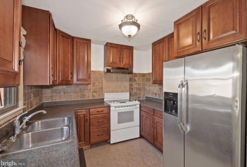 39 Hillman Ct, Aberdeen MD  21001-2406 exterior