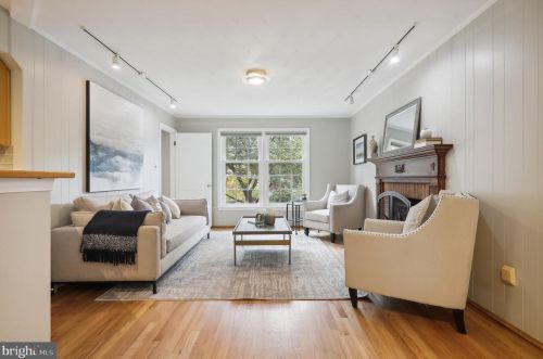 1221 Pinecrest Cir, Silver Spring MD 20910-1626 exterior