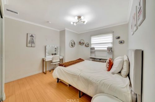 3719 Fairesta St, Glendale CA 91214-1718 exterior