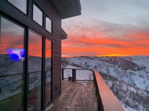 182 Valley View Ave, Hoytsville UT 84017-5533 exterior