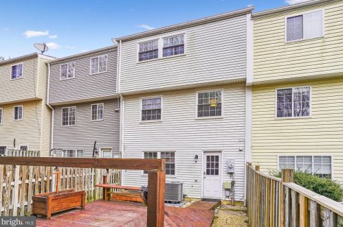 8675 Hickory Ridge Ct, Springfield VA  22153-3703 exterior