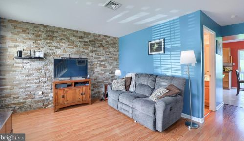 1025 Hearthridge Ln, York, PA 17404-7824