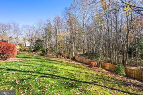 10101 Waterside Dr, Springfield VA  22015-3931 exterior