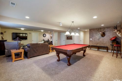 1238 Bateman Pt Dr, Taylorsville UT 84084-2590 exterior