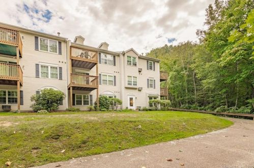 144 Spyglass Ct, Torrington, CT 06790-3067