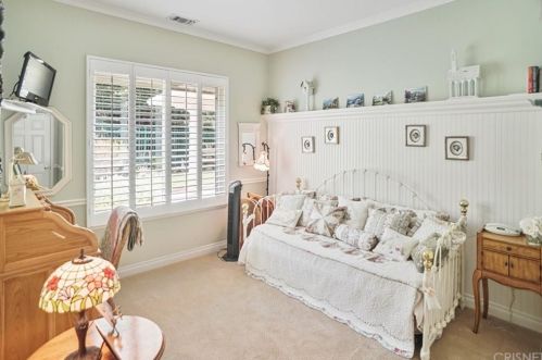 565 Granite Hl St, Simi Valley CA 93065-0614 exterior