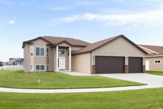 4861 48th Ave, Fargo, ND 58104-6033