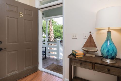 5 Yacht Harbor Ct, Isle Of Palms, SC 29451-2600