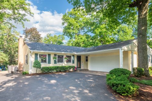 2295 Barrington Woods Rd, Palatine, IL 60074-1001
