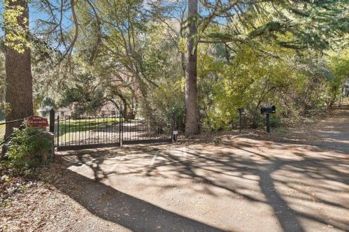 16000 Glen Una Dr, Los Gatos, CA 95030-2911