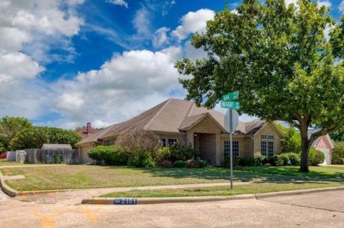 2101 Nugent Dr, Midlothian, TX 76063-5128