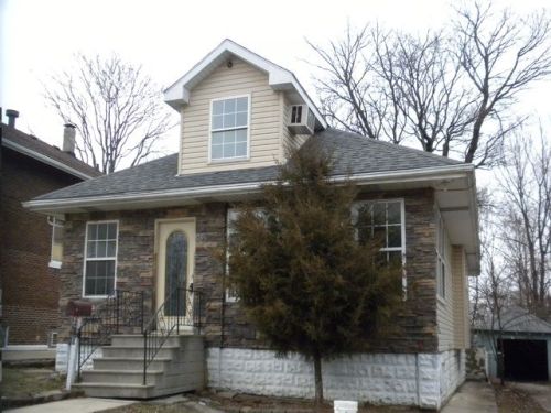 320 Dewey St, Joliet, IL 60436-2137