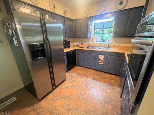 258 Lakeview Dr, Lagrange, GA 30240-3808