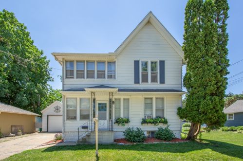 316 Sycamore St, Sycamore, IL 60178-1425