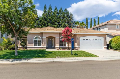 4017 Tierra Lago Dr, Modesto, CA 95356-8743