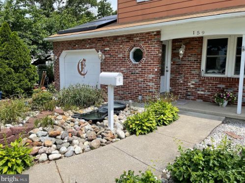 159 Lake Dr, Gloucester, NJ 08030-2664
