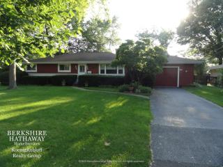 1350 Longmeadow Dr, Glenview, IL 60026-2563