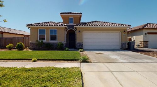 2479 Mountainside Dr, Los Banos, CA 93635-8825