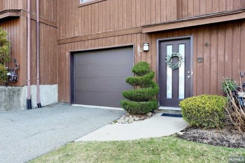 16 Alana Dr, Paterson NJ  07506-3444 exterior