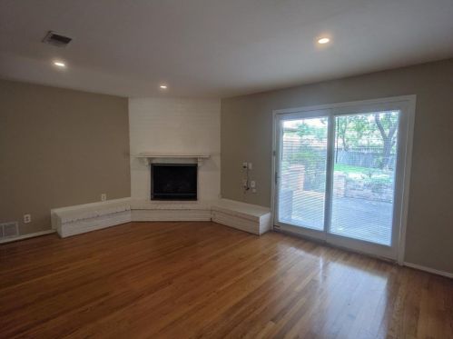 6922 Galemeadow Cir, Dallas TX  75214-1819 exterior