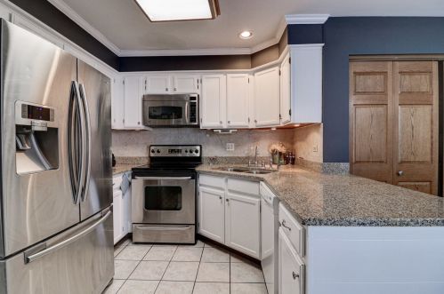 724 Kingsbridge Dr, Carol Stream IL  60188-4369 exterior
