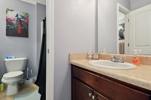 1811 Laurel Green Way, Atlanta GA  30344-8215 exterior