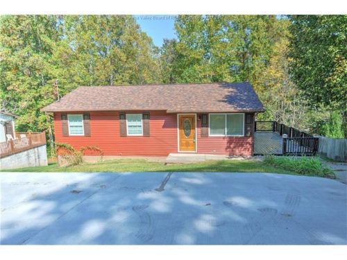 40 Beaver Dr, Hurricane, WV 25526-9396