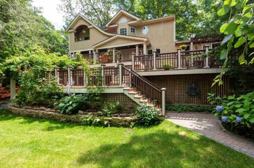 17 Middle Dunstable Rd, Nashua, NH 03062-2310