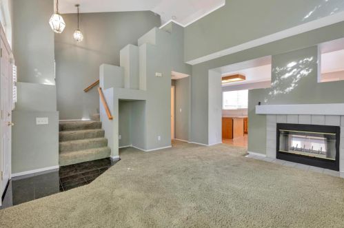 9555 Coast Ln, Elk Grove, CA 95758-1168