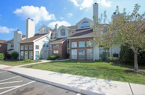 27 Carriage Crossing Ln, Middletown CT  06457-5835 exterior