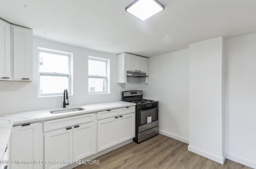 1102 Asbury Ave, Tinton Falls NJ 07712-5727 exterior