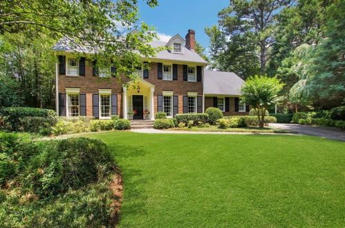 2594 Hyde Manor Dr, Atlanta, GA 30327-1132