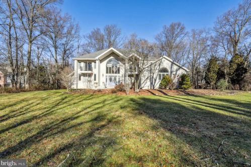 16 Benedek Rd, Princeton NJ  08540-2228 exterior