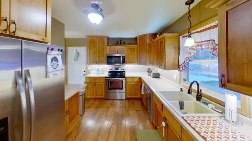 303 Lyon St, Marshall, MN 56258-1831
