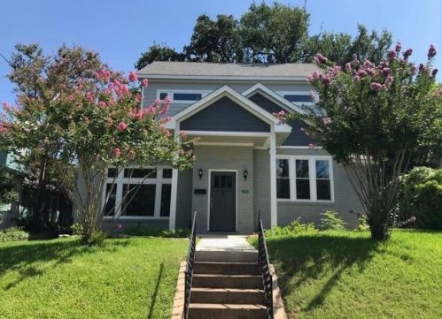 902 30th St, Austin TX  78705-2104 exterior