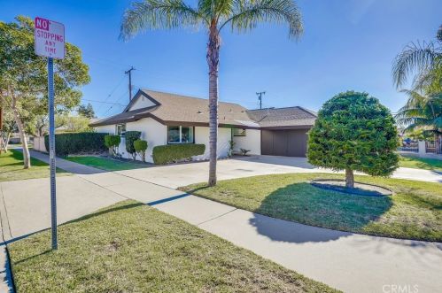 2229 Spinnaker St, Santa Ana, CA 92706-1320