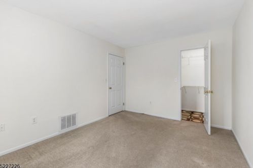 55 Boulder Run Rd, Paterson, NJ 07501-3358