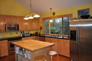 123 Hawthorne Ln, Boone, NC 28607-5418