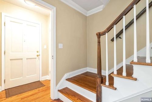 38 Grandview Ave, Ridgewood, NJ 07452-2515