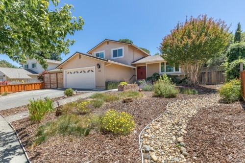 1117 Mountain View Cir, Fairfield CA  94558-5311 exterior