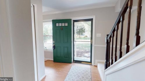 10314 Yorktown Ct, Great Falls, VA 22066-4217