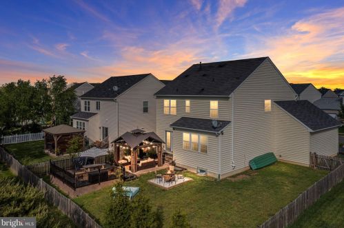 14229 Ladderbacked Dr, Gainesville, VA 20155-5922