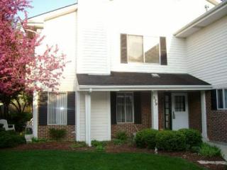 579 Willowcreek Ct, Willowbrook IL  60514-1697 exterior