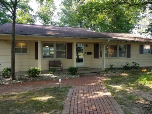 1405 Buchanan Ave, Charleston, IL 61920-2924