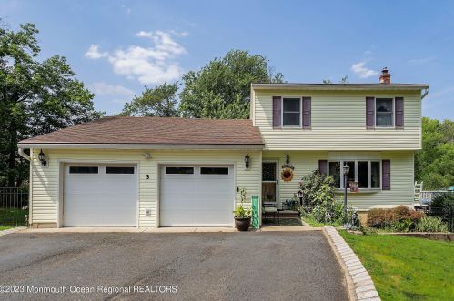 3 Kim Ct, Hazlet, NJ 07730-1917