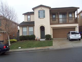5652 Vista Dr, Richmond, CA 94806-5881