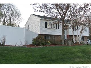 8 Hidden Pond Rd, Waterbury, CT 06704-1245