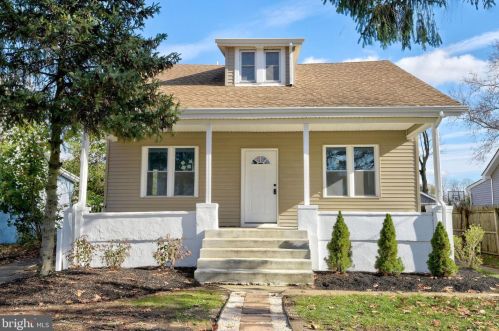 743 Hilltop Rd, Trenton, NJ 08620-1367