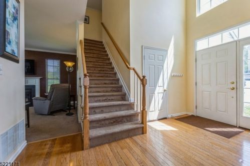 231 Winding Hill Dr, Hackettstown, NJ 07840-5665