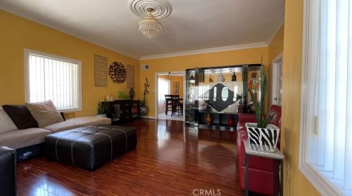 548 Oak St, Glendale CA 91204-1136 exterior